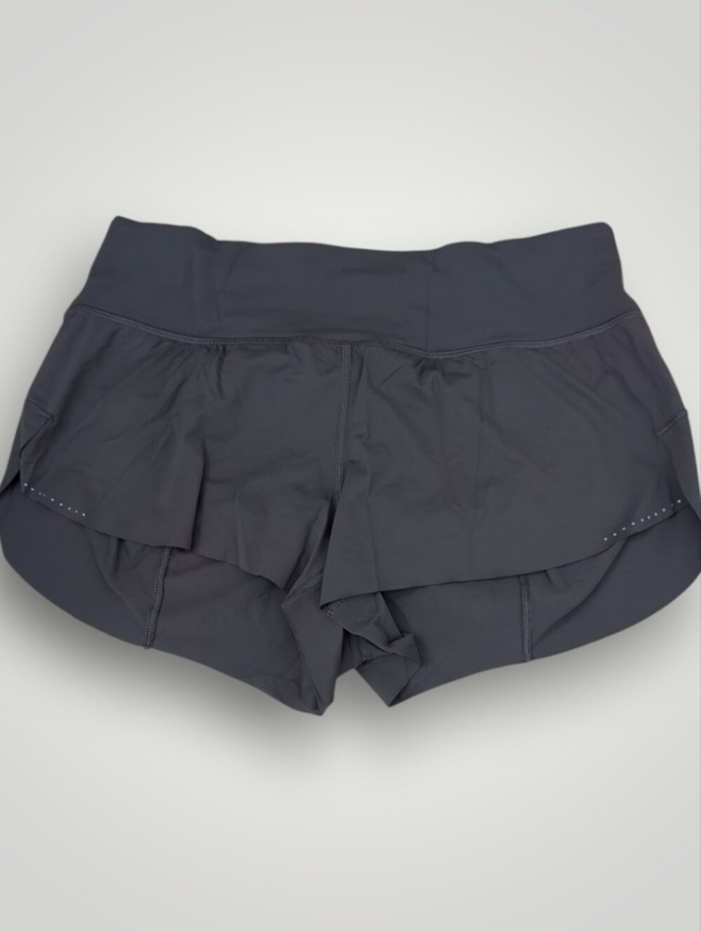 Lululemon Chase Me Shorts - Picture 2 of 13